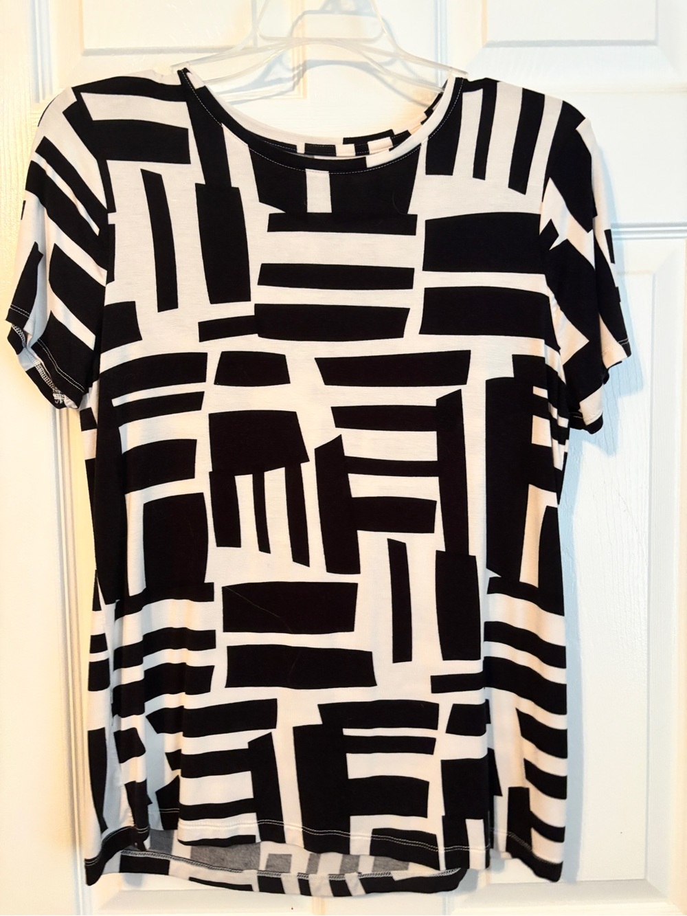 Nine West Black & White Abstract Geometric Short Sleeve Tee